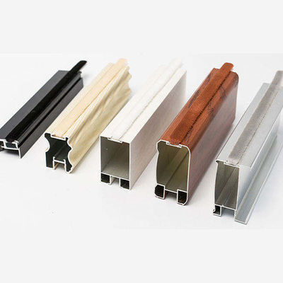 100% पीपी सामग्री और काले भूरे रंग के ऊन ढेर मौसम तत्वों के खिलाफ सुरक्षा के लिए मौसम पट्टी