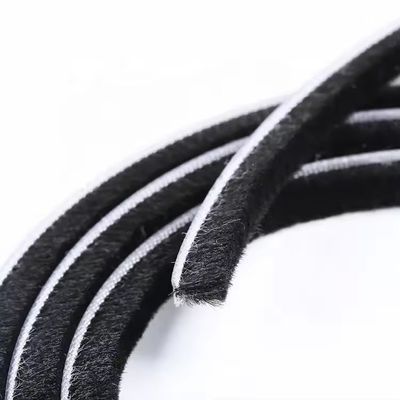 स्लाइडिंग विंडो/डोर स्टैक के लिए मौसम स्ट्रिपिंग ब्रश चिपकने वाला मौसम पट्टी सील पट्टी काले/ग्रे/ब्राउन/सफेद/अन्य में